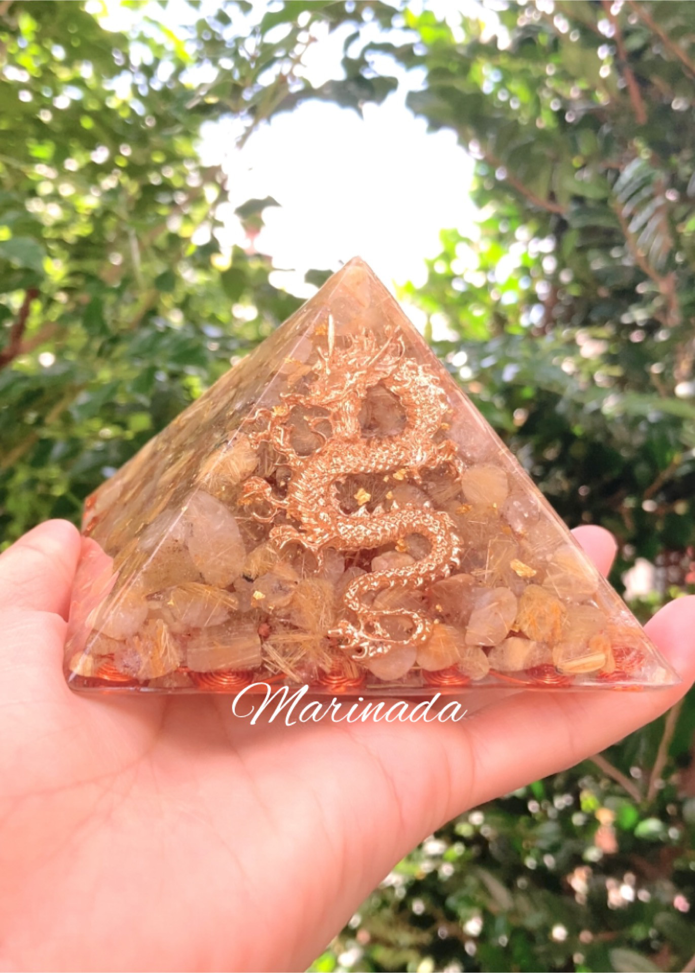 金龍のピラミッドオルゴナイト　針たっぷりルチルクォーツ