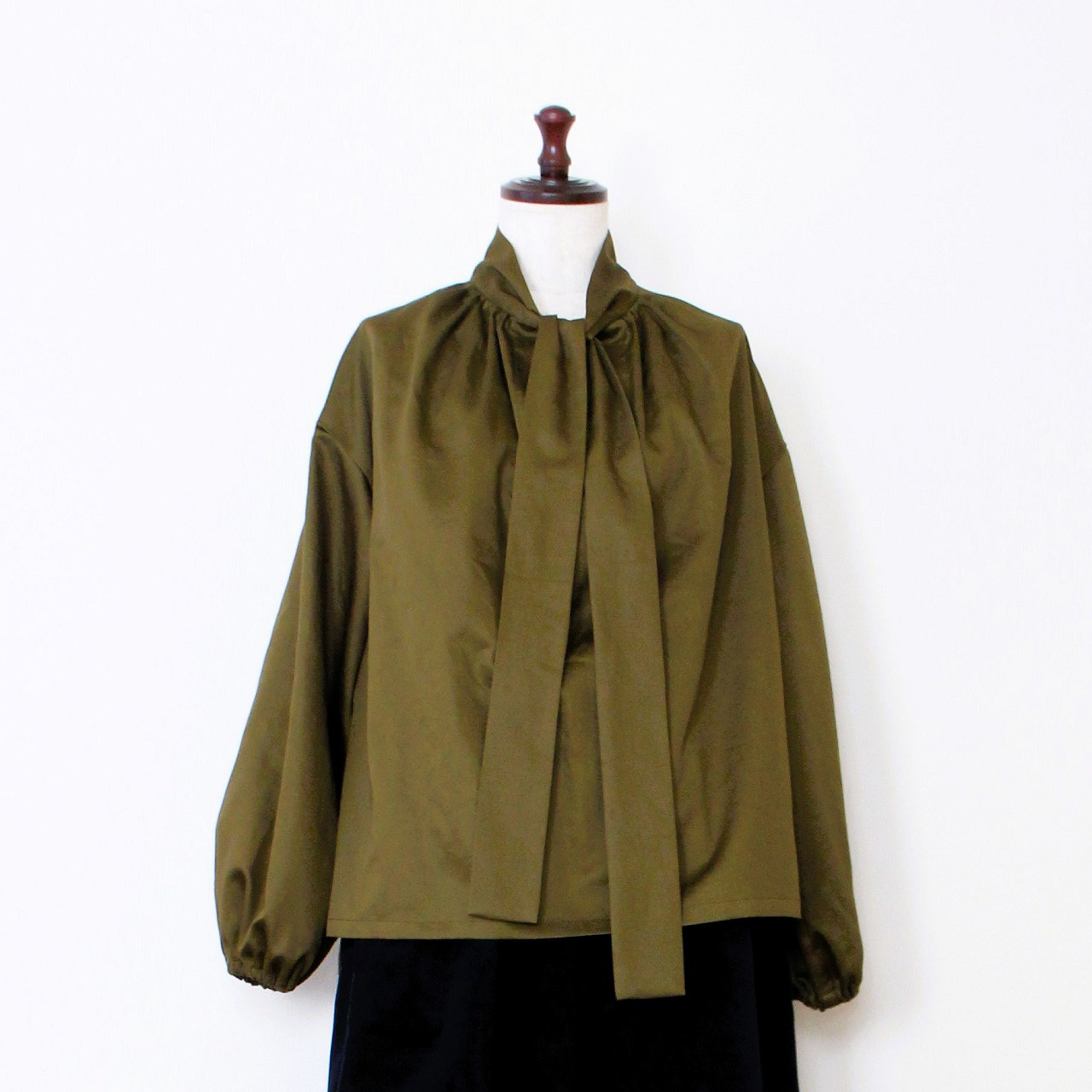 日本製受注生産　コットンサテンタイカラーブラウス 5,609円