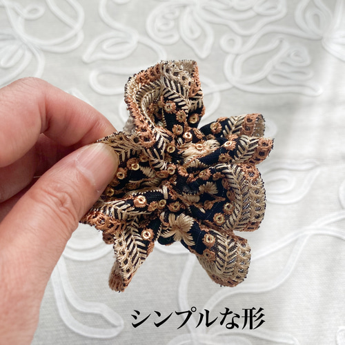 ワンショットシュシュ♥︎草原のシュシュ(黒) インド刺繍リボン 小さめ