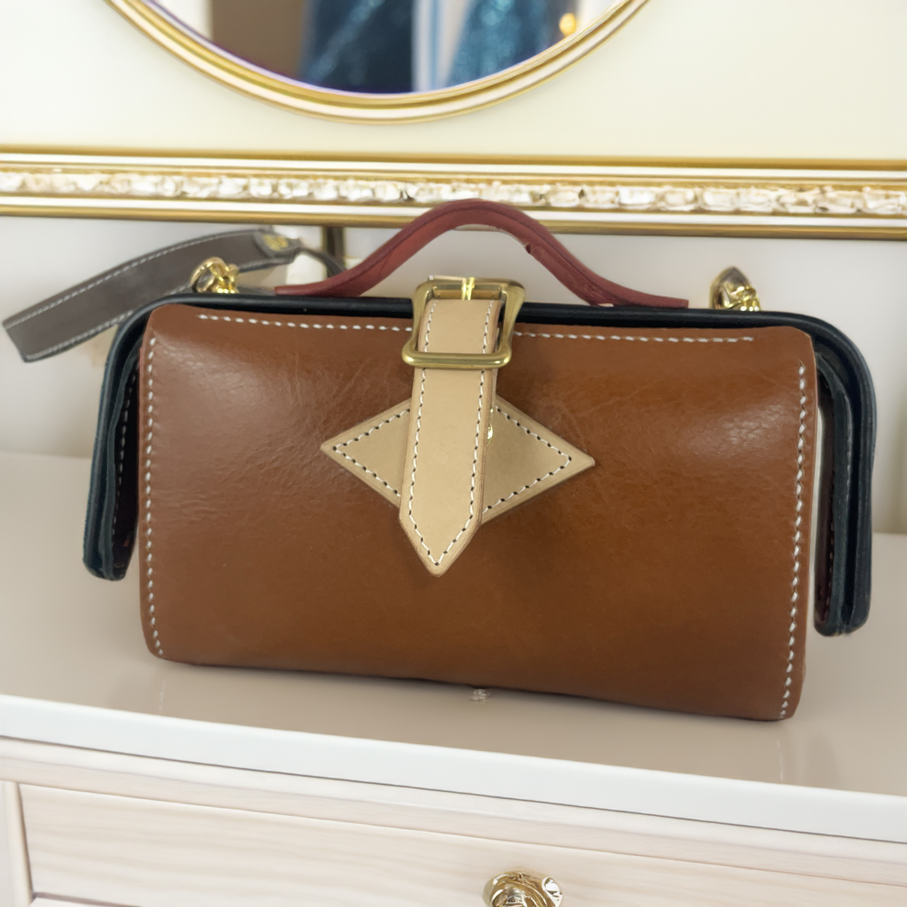 キャメルのダレスな長財布　　口金長財布