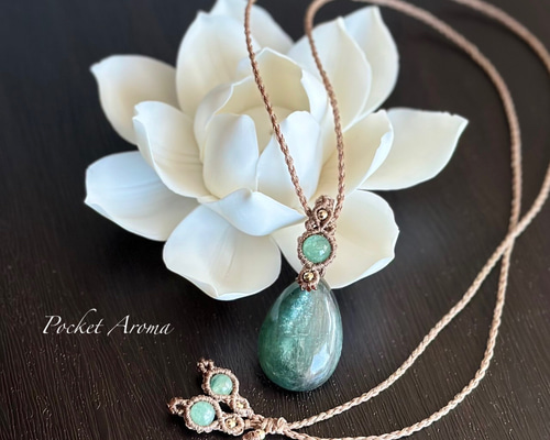 バイカラーカイヤナイトのマクラメネックレス マクラメネックレス バイカラーカイヤナイト | 糸魚川翡翠