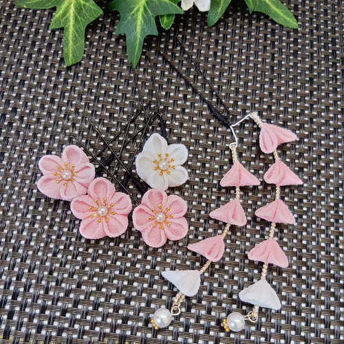 受注制作】七五三 髪飾り つまみ細工 ちりめん 薄ピンク 白 Uピン 卒業