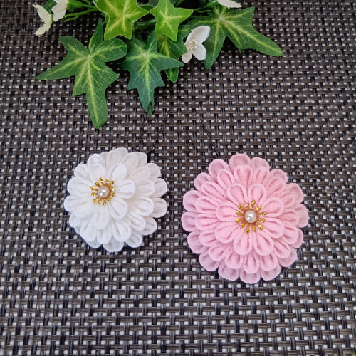 受注制作】七五三 髪飾り つまみ細工 ちりめん 薄ピンク 白 Uピン 卒業