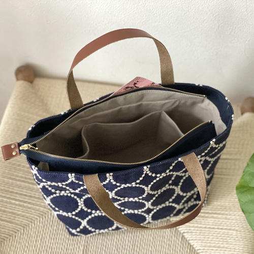 【18％OFF】 ⚮̈ミナペルホネン トート かくれんぼトート navy tambourine トートバッグ