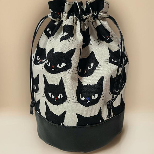 オーダー受付　カラフル猫柄パネル生地　レトロポップ　ハンカチ巾着ポーチ オーダー受付 カラフル猫柄パネル生地 レトロポップ ハンカチ