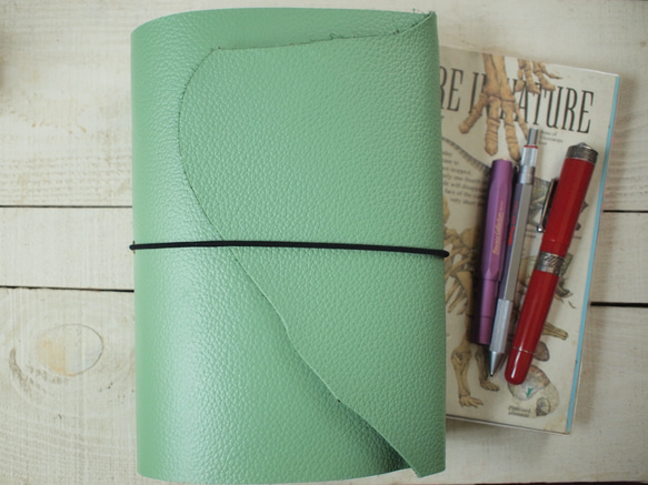 商談中です一旦ご購入はお控えくださいませ。☆本革A5サイズ個性派  