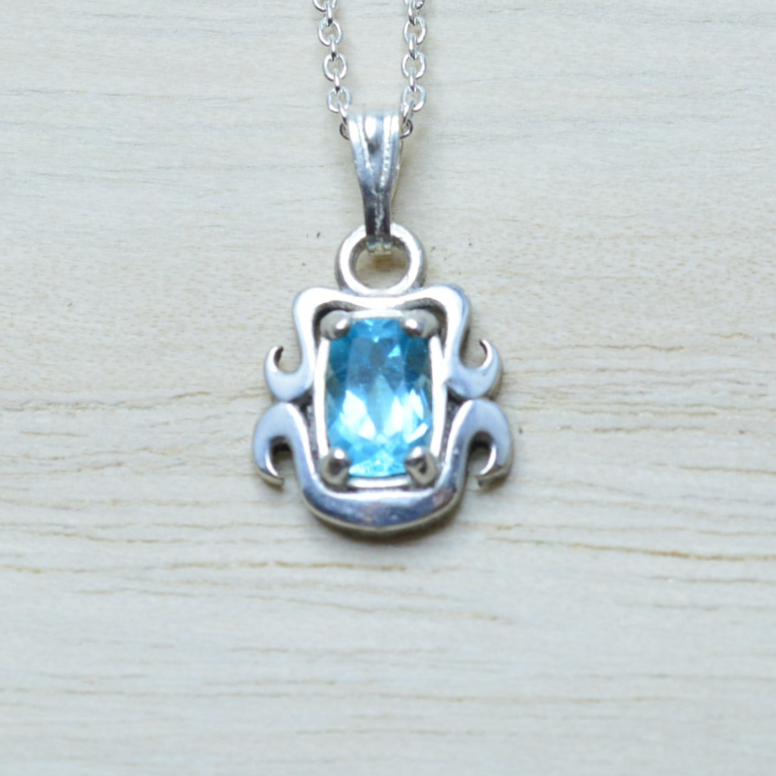 王冠ペンダント　アパタイト0.7CT silver925 02PV03-01