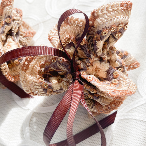 ワンショットシュシュ♥︎草原のシュシュ(茶色) インド刺繍リボン