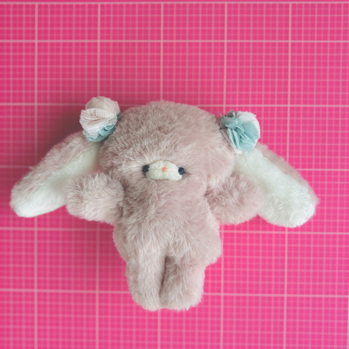 MediumRaspberryRipplePompomぬいぐるみ ポンポンラズベリーちゃん♡フワフワロップイヤー♡手のひらサイズの