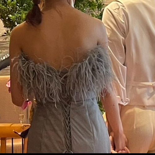 実例写真！カラードレス フェザードレス グレー マーメイドライン  