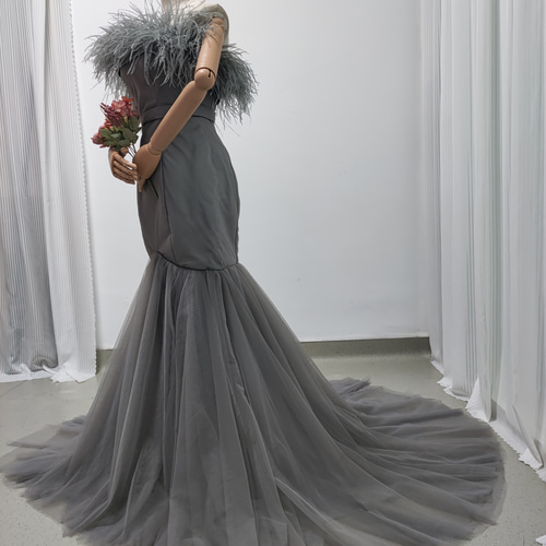 実例写真！カラードレス フェザードレス グレー マーメイドライン  