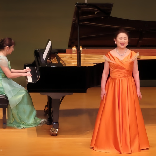 実例写真！カラードレス オレンジ ファスナー オフショルダー 光沢