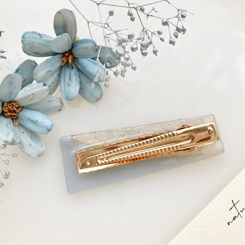 【No.259】ヘアクリップ くすみブルー×ホワイトゴールド お花とくすみブルーのバイカラーヘアクリップ/バレッタ ヘア