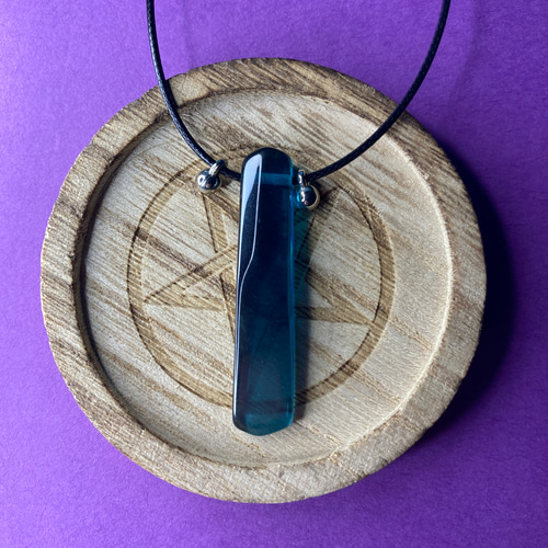 上級呪物】聖暁環晶のペンダント ～巡る光の環が導く、運命の