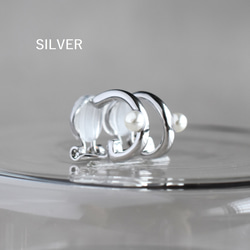 【售完即止】耳環款式！ 對稱小珍珠設計圈圈耳環，金屬配件不易受傷 第8張的照片