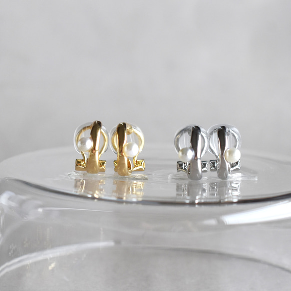 【售完即止】耳環款式！ 對稱小珍珠設計圈圈耳環，金屬配件不易受傷 第9張的照片