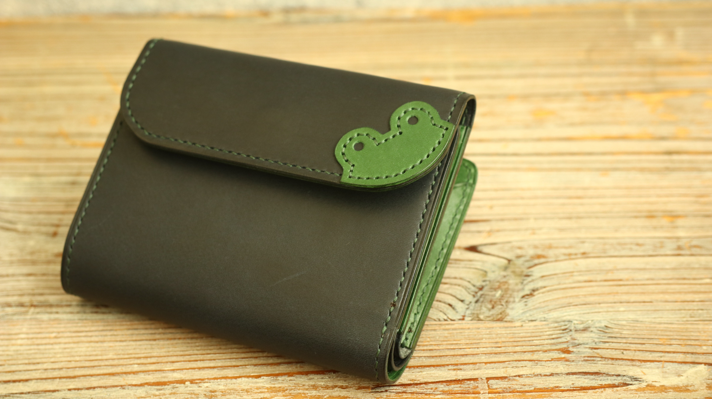 ETRO カエル イラスト 長財布 超激レア】ETRO エトロ ペイズリー カエルの王子様 総柄 シボ革 長財布