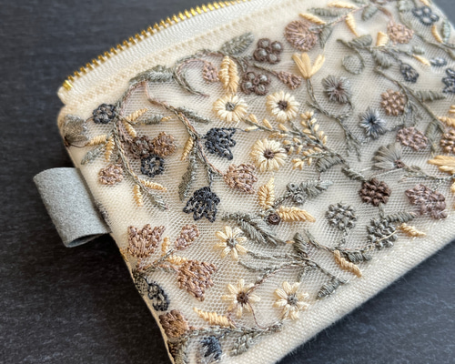 インド刺繍リボンのミニポーチ/生成×グレージュチュール ポーチ