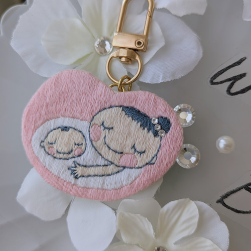 手刺繍マタニティマーク＊マタニティキーホルダー＊ご懐妊祝いに