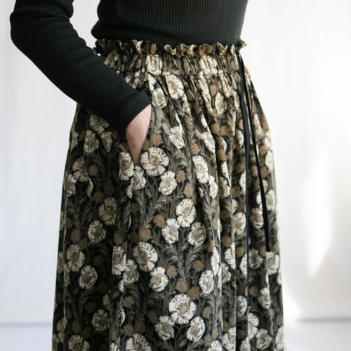 リバティ コーデュロイ＜モーヅ・ポージー＞タック & ギャザー ロング