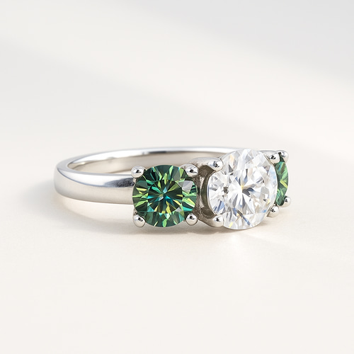 モアサナイト 3ストーンリング 1ct×グリーン0.5ct 深みのあるグリーン