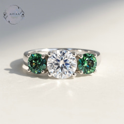 ももりん でございます　　　モアサナイト モアサナイト 3ストーンリング 1ct×グリーン0.5ct 深みのあるグリーン