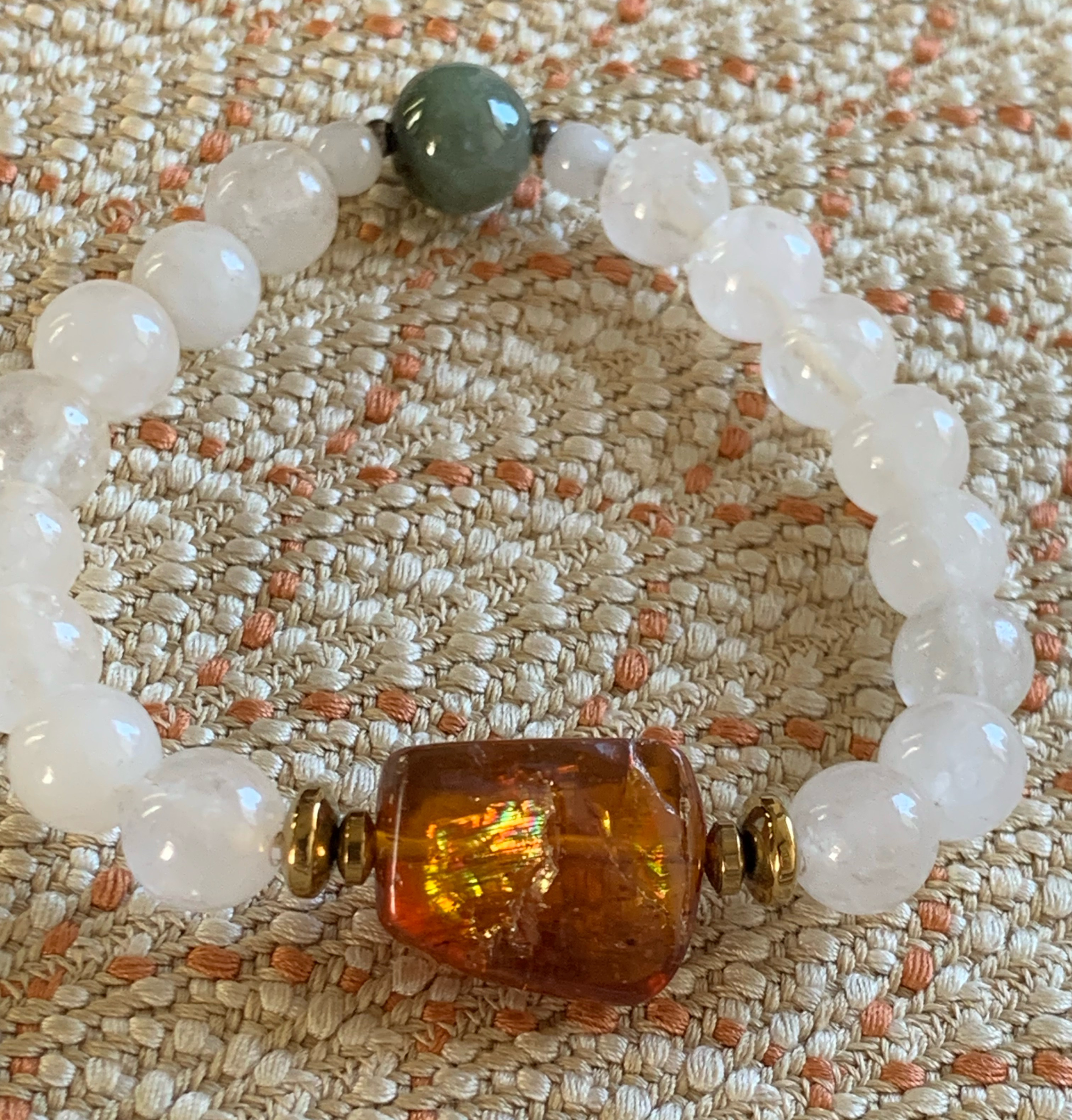 幻の琥珀 虹入りバーマナイトとミャンマー翡翠　漢白玉ブレスレット