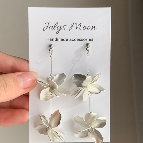 メタルフラワー ピアス/イヤリング （シルバー） ピアス