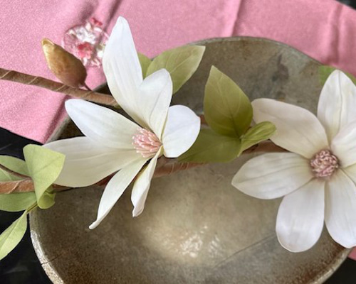 手染め布花 こぶしの花1枝 玄関・和洋の空間・お部屋のインテリアなど