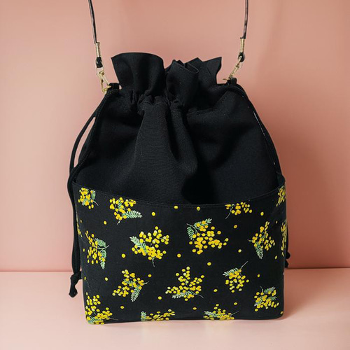 ハンドメイド 外ポケットつき巾着バッグ 化粧ポーチ ミモザ柄 小物入れ