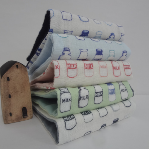 大きめ*恐竜*やわらかガーゼハンカチ4枚セット 黒っぽく 