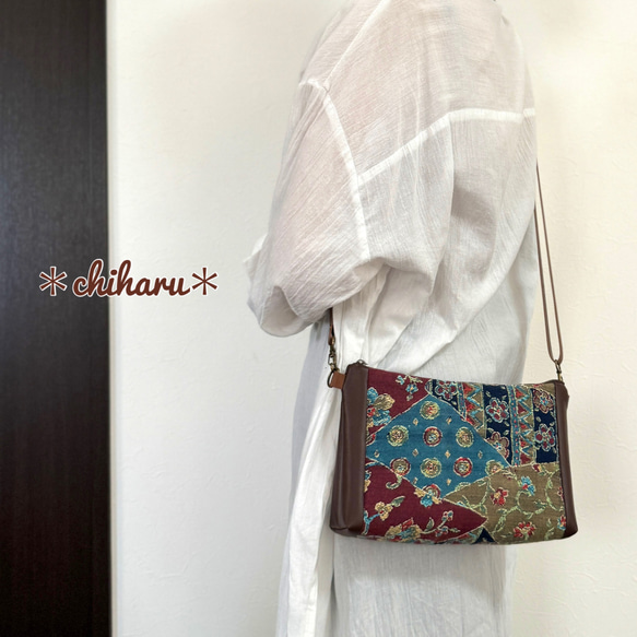 正絹袋帯 (蝶 桜柄 緑 金、銀糸)リメイクショルダーバック 帯リメイクバッグ 黄緑色地に金銀 白色の糸でおしどり お花の