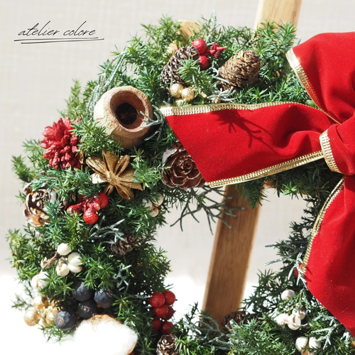 王道リボンのクリスマスリース／木の実たくさんのブリザーブドリース