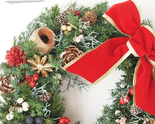 王道リボンのクリスマスリース／木の実たくさんのブリザーブドリース