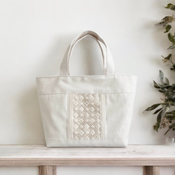 インド刺繍ハイクラスホワイト　トートバッグ　ハンドメイド セール】 刺繍トート_india （トートバッグ）｜GRACE