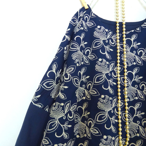 花柄刺繍×ハンドワッシャーコットン紺 Aラインワンピース