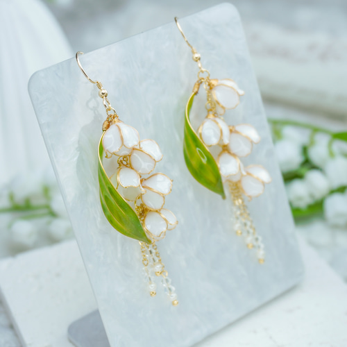 白百合の滝】ハンドメイド オリジナル ピアス 銅線 レジン クリスタル