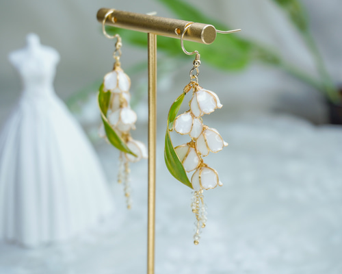 白百合の滝】ハンドメイド オリジナル ピアス 銅線 レジン クリスタル