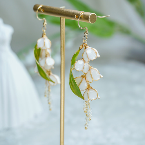 白百合の滝】ハンドメイド オリジナル ピアス 銅線 レジン クリスタル