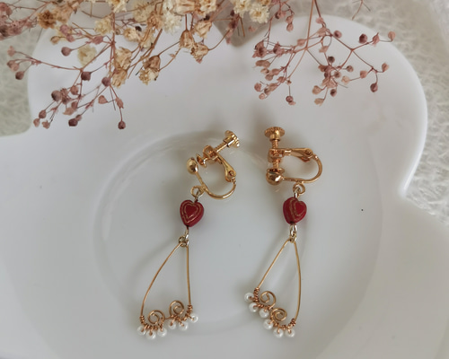 Aprosio&co のサーモンピンクボールイヤリング Aprosio&co のサーモンピンクボールイヤリング 2024年最新入荷