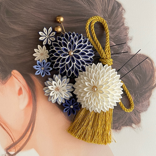 ご注文品／オーダーメイド】つまみ細工 髪飾り ＊ 紺 と 白 ＊ 正絹