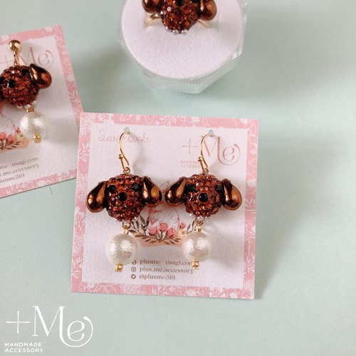 わんちゃんトイプードルの耳飾り（ダークブラウン）／ピアス