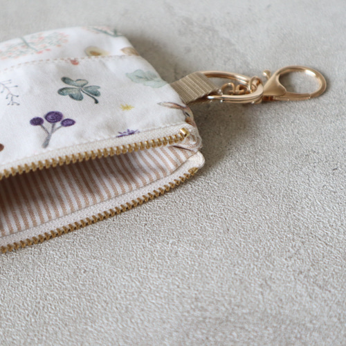 コロンと可愛い ティッシュケース付きポーチ 刺繍 うさぎ 北欧 プチ