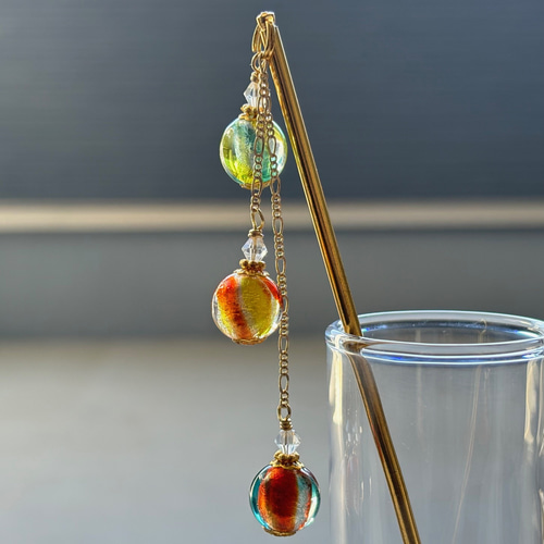 weshapehope カンザシ かんざし 銀箔調シルバーホイールとカラフル縞模様のとんぼ玉3連 一本