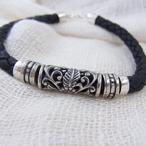 シルバー925＆ レザーブレスレット カジュアルにカッコよく決まる Bali