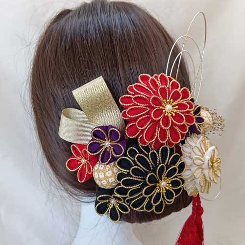 受注制作】赤 黒 白 紫 成人式 髪飾り つまみ細工 ちりめん 卒業式