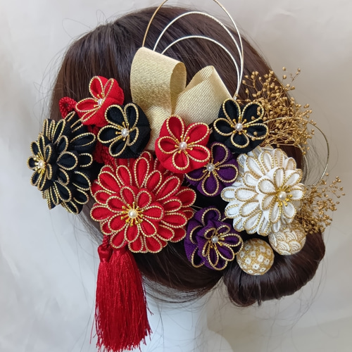 受注制作】赤 黒 白 紫 成人式 髪飾り つまみ細工 ちりめん 卒業式