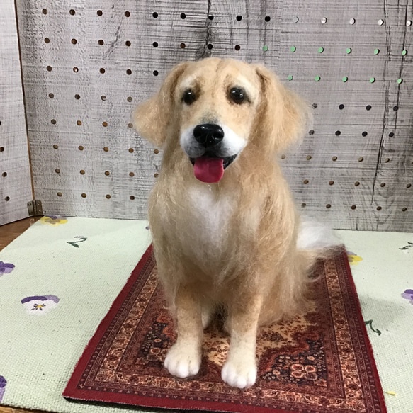 ゴールデンレトリバー（お座りポーズ） 羊毛フェルト コーギー大好き 
