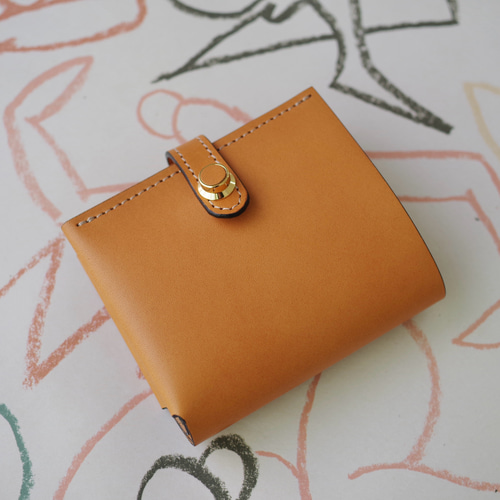 our  ハリ感素材のきれいめプルーオーバー　キャメル 高級革>イタリアレザー使用シンプルミニ財布（キャメル） 二つ折り財布