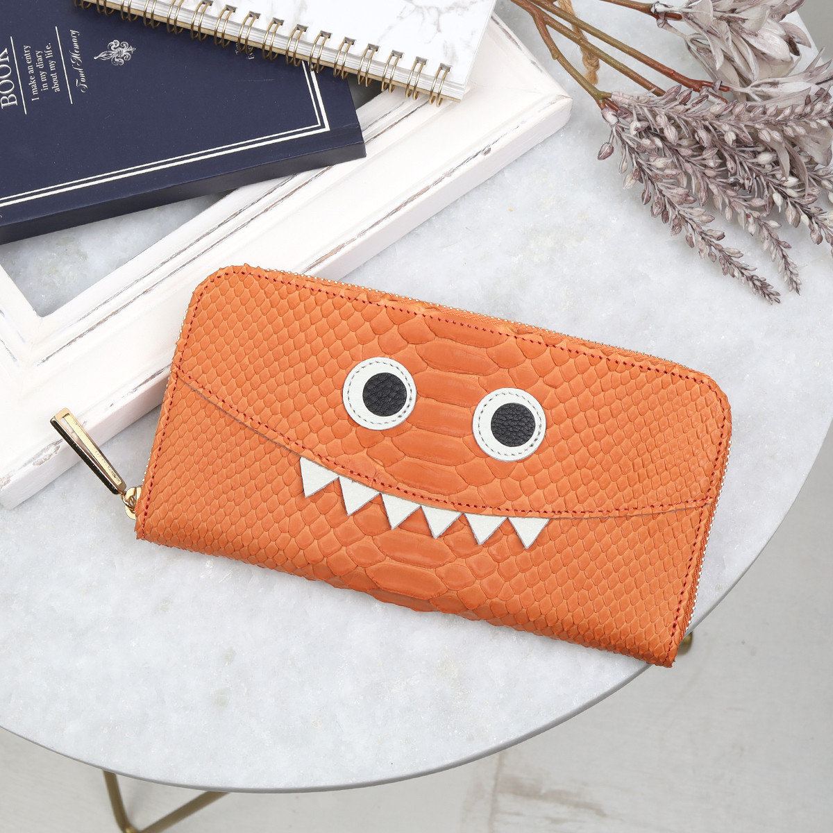 【パイソンオレンジ/モンスター長財布】思わず誰かに見せたくなる/ダイヤモンドパイソンレザーのラグジュアリーに仕上げた財布